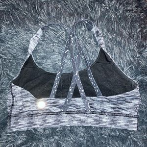 Lululemon bra size 4 comes with padding